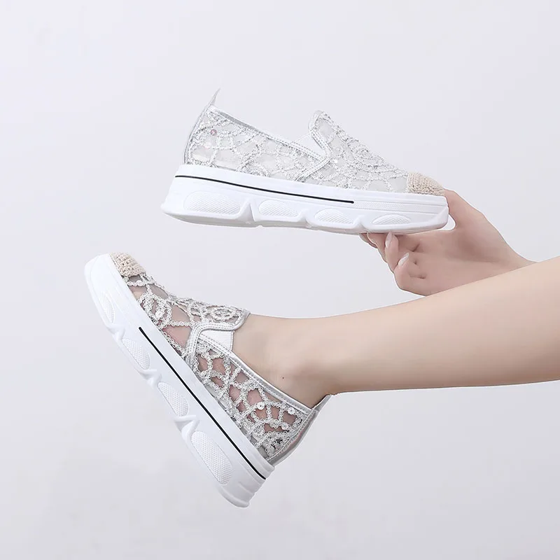 Женские теннисные туфли Tenis Feminino, новинка 2020 года, высококачественные дизайнерские золотистые, серебристые Нескользящие кроссовки для бега и фитнеса
Женские теннисные туфли Tenis Feminino, новинка 2020 года, высококачественные дизайнерские золотистые, серебристые Нескользящие кроссовки для бега и фитнеса
