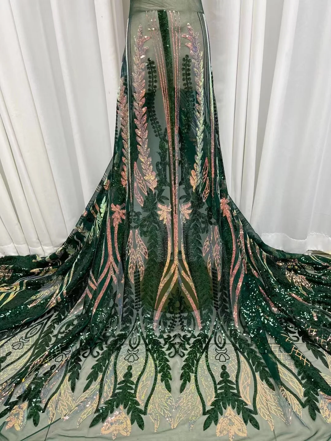 9 colors (5yards/pc) Latest green gold African sequins net lace beautiful embroidered French lace fabric for party dress FJY420
9 colors (5yards/pc) Latest green gold African sequins net lace beautiful embroidered French lace fabric for party dress FJY420