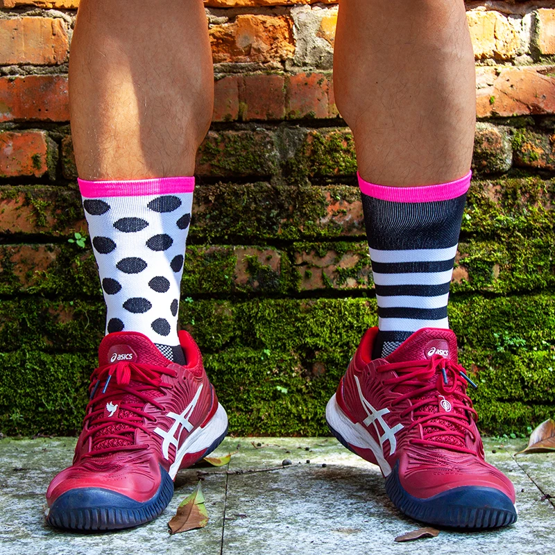 New Professional Cycling Socks Top Quality Outdoor Sport Socks Stripe Dot Road Bicycle Racing Running Hiking Socks For Men Women
New Professional Cycling Socks Top Quality Outdoor Sport Socks Stripe Dot Road Bicycle Racing Running Hiking Socks For Men Women