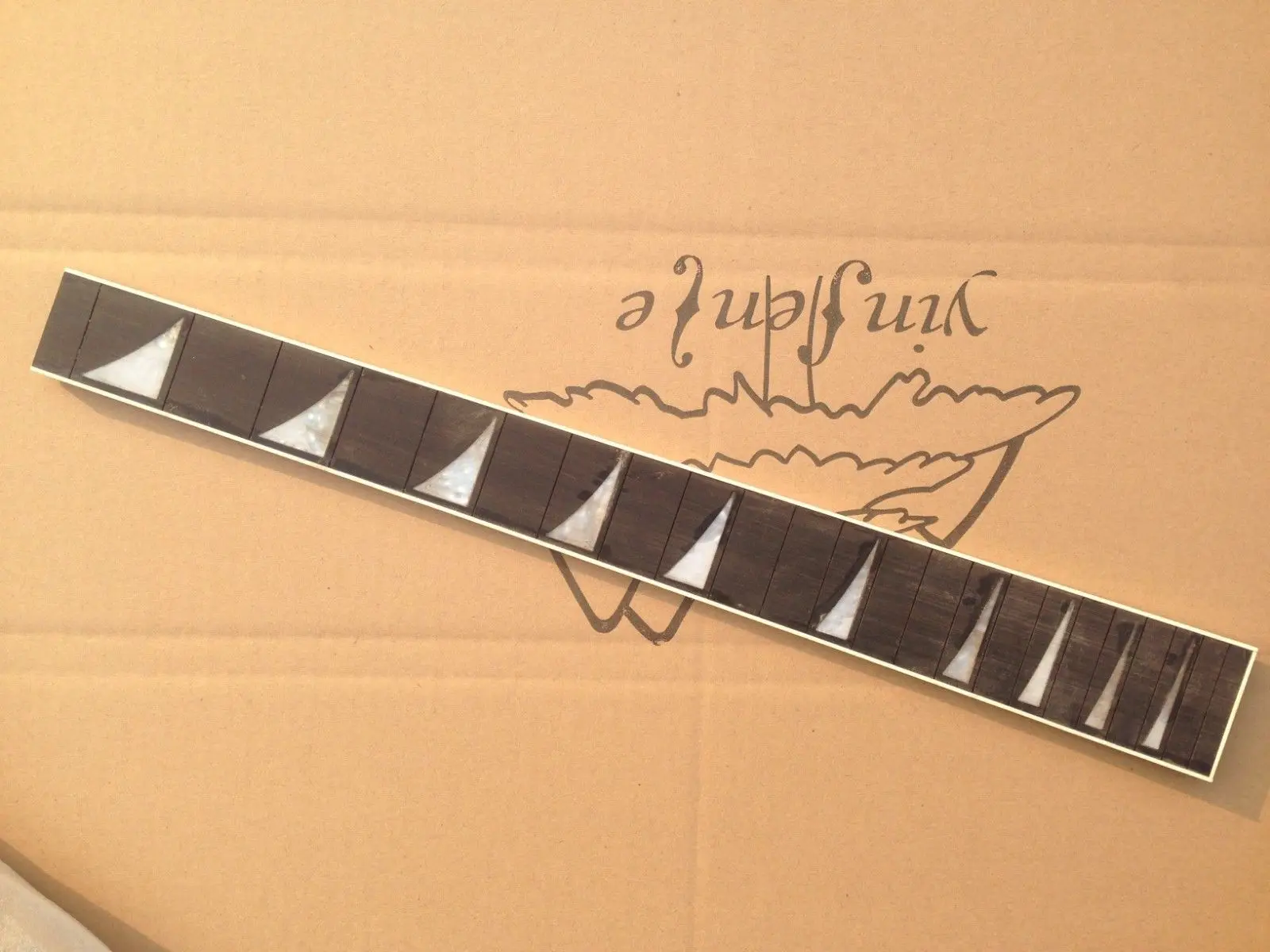 Ebony guitar fretboard With Binding Shark Fin Inlay 22 Fret 25.5'' Guitar parts
Ebony guitar fretboard With Binding Shark Fin Inlay 22 Fret 25.5'' Guitar parts