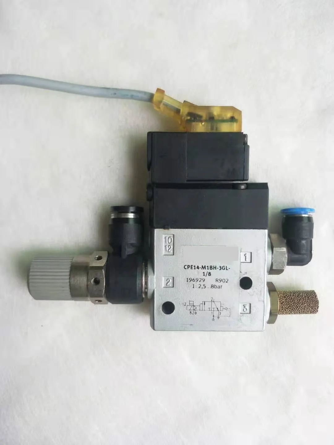 Электромагнитный клапан CPE CPE18-M1H-5J-1-4 CPE10-M1BH-5L-QS-4 CPE24-M1H-5L-3/8 163166 CPE14-M1BH-5L-1/8 196941
Электромагнитный клапан CPE CPE18-M1H-5J-1-4 CPE10-M1BH-5L-QS-4 CPE24-M1H-5L-3/8 163166 CPE14-M1BH-5L-1/8 196941