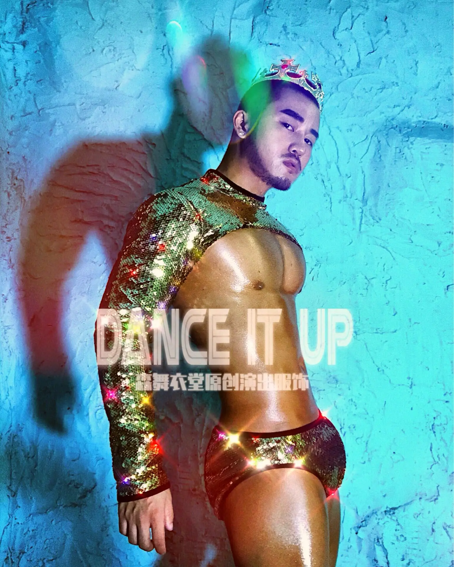 Nightclub bar male DS GOGO colorful golden sea king sexy party party half-length costume W party Songkran
Nightclub bar male DS GOGO colorful golden sea king sexy party party half-length costume W party Songkran