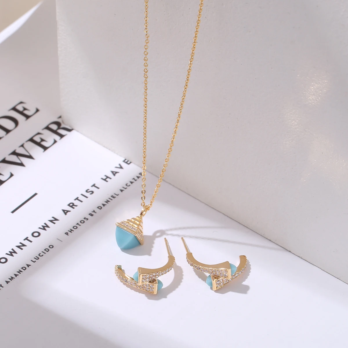 2021 New Romatic Women's Fashion 2 Pcs Necklace & Earrings Set Colorful stone Simple Design Gold Necklace Earring Jewelry Set
2021 New Romatic Women's Fashion 2 Pcs Necklace & Earrings Set Colorful stone Simple Design Gold Necklace Earring Jewelry Set