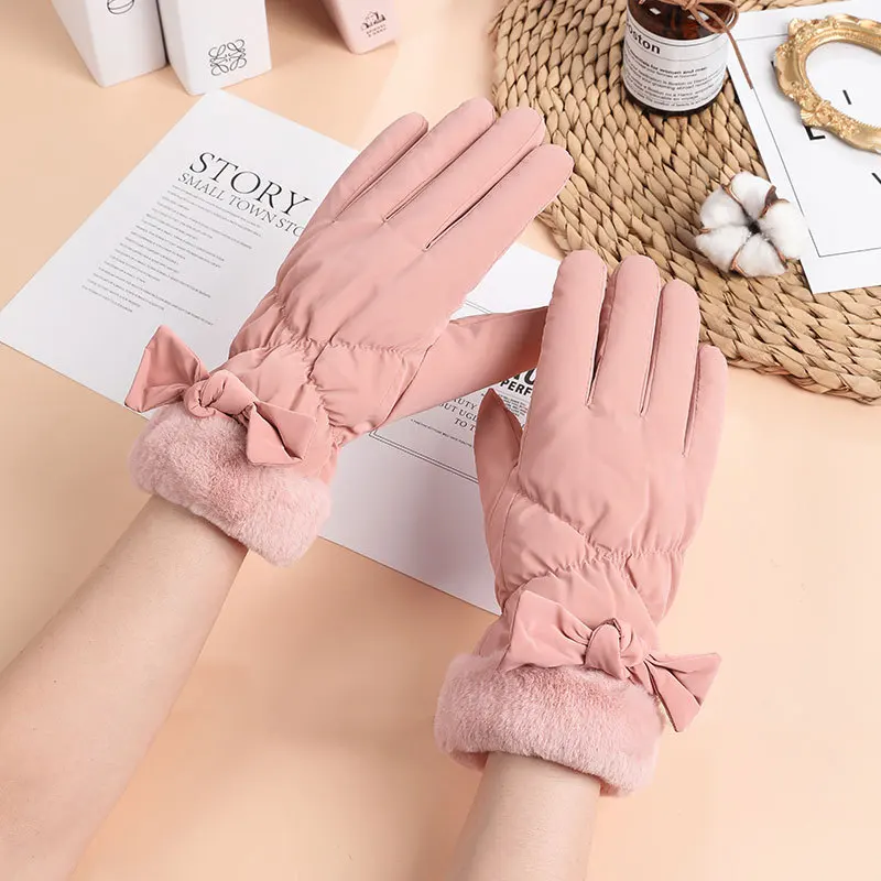 Winter Ladies Gloves Plus Velvet Thick Rainproof Fabric Outdoor Windproof Cold and Warm Screen Gloves
Winter Ladies Gloves Plus Velvet Thick Rainproof Fabric Outdoor Windproof Cold and Warm Screen Gloves