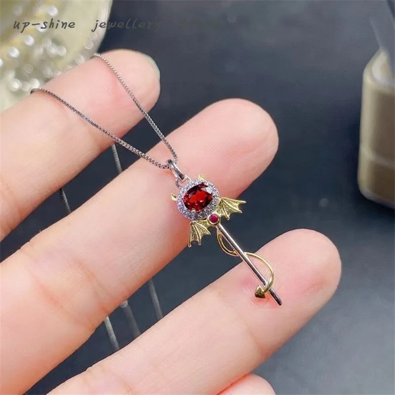 New women's 925 silver inlaid natural garnet pendant, simple and cute design, a gift for girls
New women's 925 silver inlaid natural garnet pendant, simple and cute design, a gift for girls