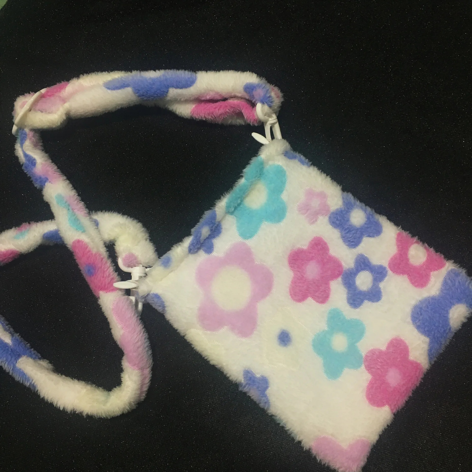 Bag Cute Lovely Small Flower Plush Messenger Bag Winter Shoulder Bag Femal Large Plush Winter Handbag Soft Warm Fur Bag
Bag Cute Lovely Small Flower Plush Messenger Bag Winter Shoulder Bag Femal Large Plush Winter Handbag Soft Warm Fur Bag