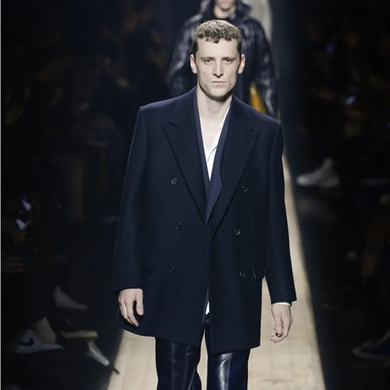 Men's woolen coat loose business European and American thickened navy blue suit collar casual woolen coat
Men's woolen coat loose business European and American thickened navy blue suit collar casual woolen coat