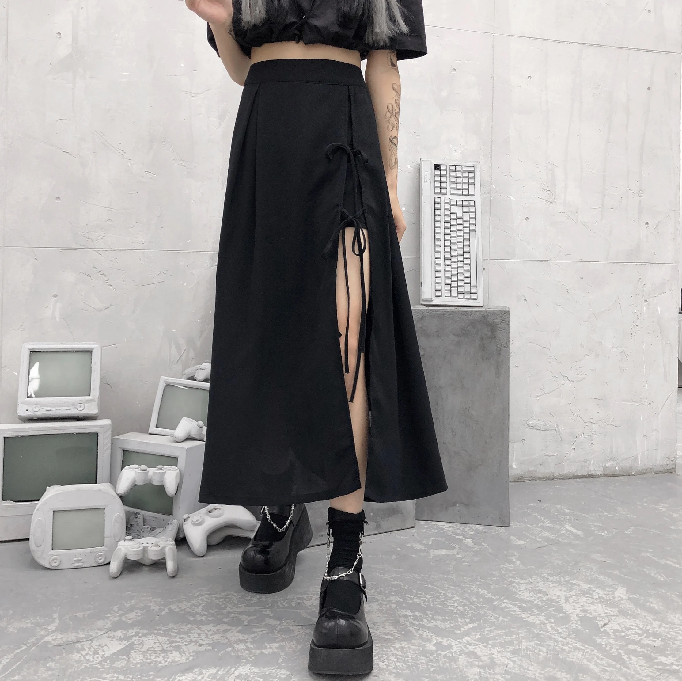 New Summer Preppy style Girls Gothic Harajuku Black Skirt Split Bandage Cool Girl Fashion Long Skirts
New Summer Preppy style Girls Gothic Harajuku Black Skirt Split Bandage Cool Girl Fashion Long Skirts