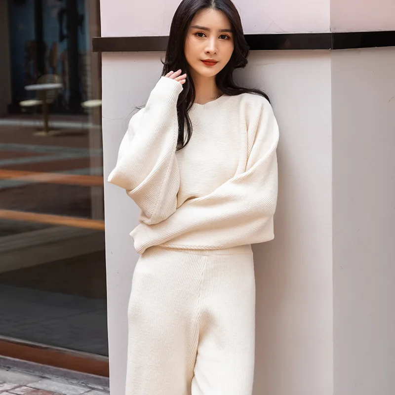 Women's Fashionable Knitted 2 Piece Set Solid Batwing Sleeve Crop Knitting Pullover Sweaters Elastic Waist Flare Wide Leg Pants
Women's Fashionable Knitted 2 Piece Set Solid Batwing Sleeve Crop Knitting Pullover Sweaters Elastic Waist Flare Wide Leg Pants