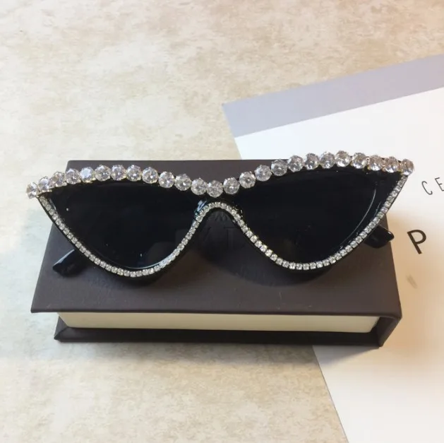 Pink sexy oval ladies sunglasses sunglasses handmade with diamond pearl sunglasses fashion fresh sun visor UV400
Pink sexy oval ladies sunglasses sunglasses handmade with diamond pearl sunglasses fashion fresh sun visor UV400
