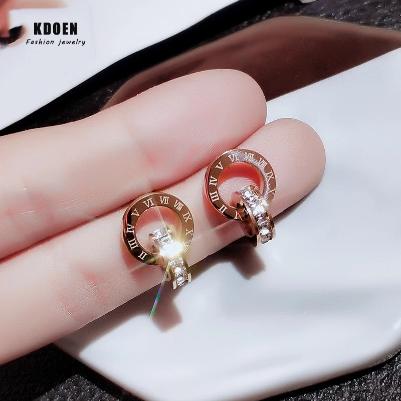 2020 New Classic Titanium Steel Roman Digital Zircon Circle Pendant Earrings For Woman Fashion Jewelry Girl's Party Earrings
2020 New Classic Titanium Steel Roman Digital Zircon Circle Pendant Earrings For Woman Fashion Jewelry Girl's Party Earrings