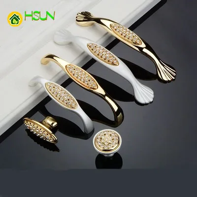 2Pcs Chest door diamond handle Europe ambry shoe ark drawer handle crystal sets diamond circle single hole handle
2Pcs Chest door diamond handle Europe ambry shoe ark drawer handle crystal sets diamond circle single hole handle