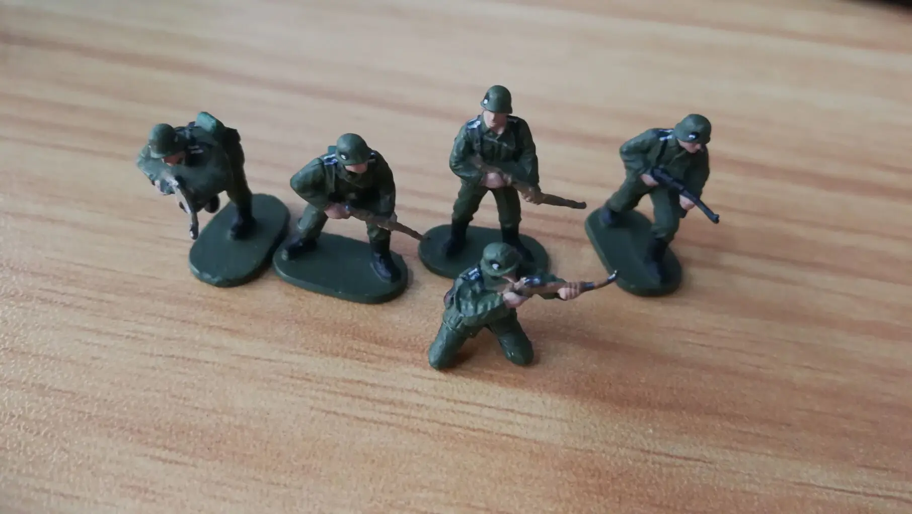 Супер мини-фигурка из ПВХ 1:72 Мировая война 2 НЕМЕЦКАЯ модель солдата, окрашенная, 5 шт./компл.
Супер мини-фигурка из ПВХ 1:72 Мировая война 2 НЕМЕЦКАЯ модель солдата, окрашенная, 5 шт./компл.