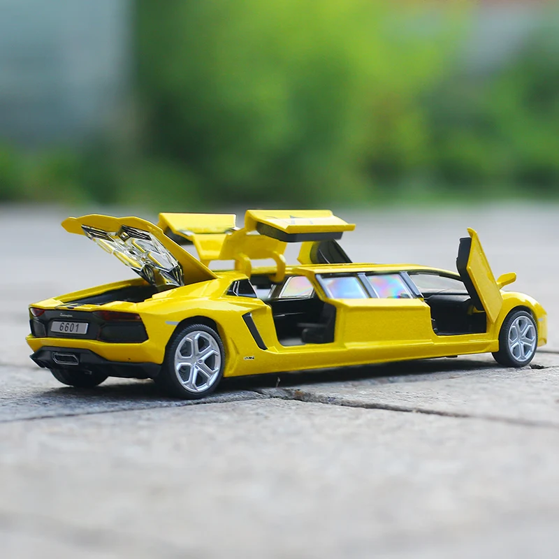 Simulation Alloy Racing Toy Model Cake Decoration Classic Three Open Sound And Light Pull Function Children's Toy Car Model
Simulation Alloy Racing Toy Model Cake Decoration Classic Three Open Sound And Light Pull Function Children's Toy Car Model