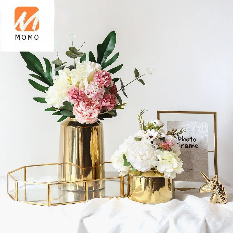 High-End Luxury European Style Vase Flower Brass Gold Ceramic Furnishings Ornaments Electroplating Ornaments
High-End Luxury European Style Vase Flower Brass Gold Ceramic Furnishings Ornaments Electroplating Ornaments