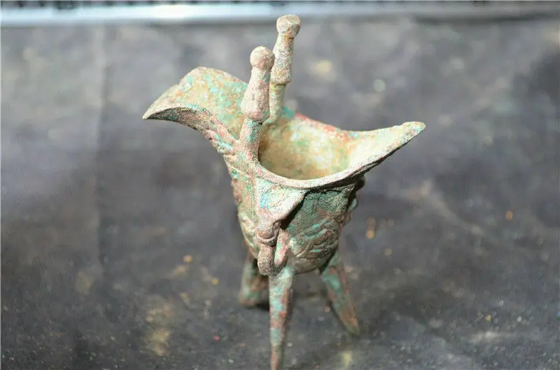 Chinese Bronze Ornaments Ancient Old Emperor's Cup Statue Desk Decoration Home Decor Antique Wine Glass Collection Ornament
Chinese Bronze Ornaments Ancient Old Emperor's Cup Statue Desk Decoration Home Decor Antique Wine Glass Collection Ornament