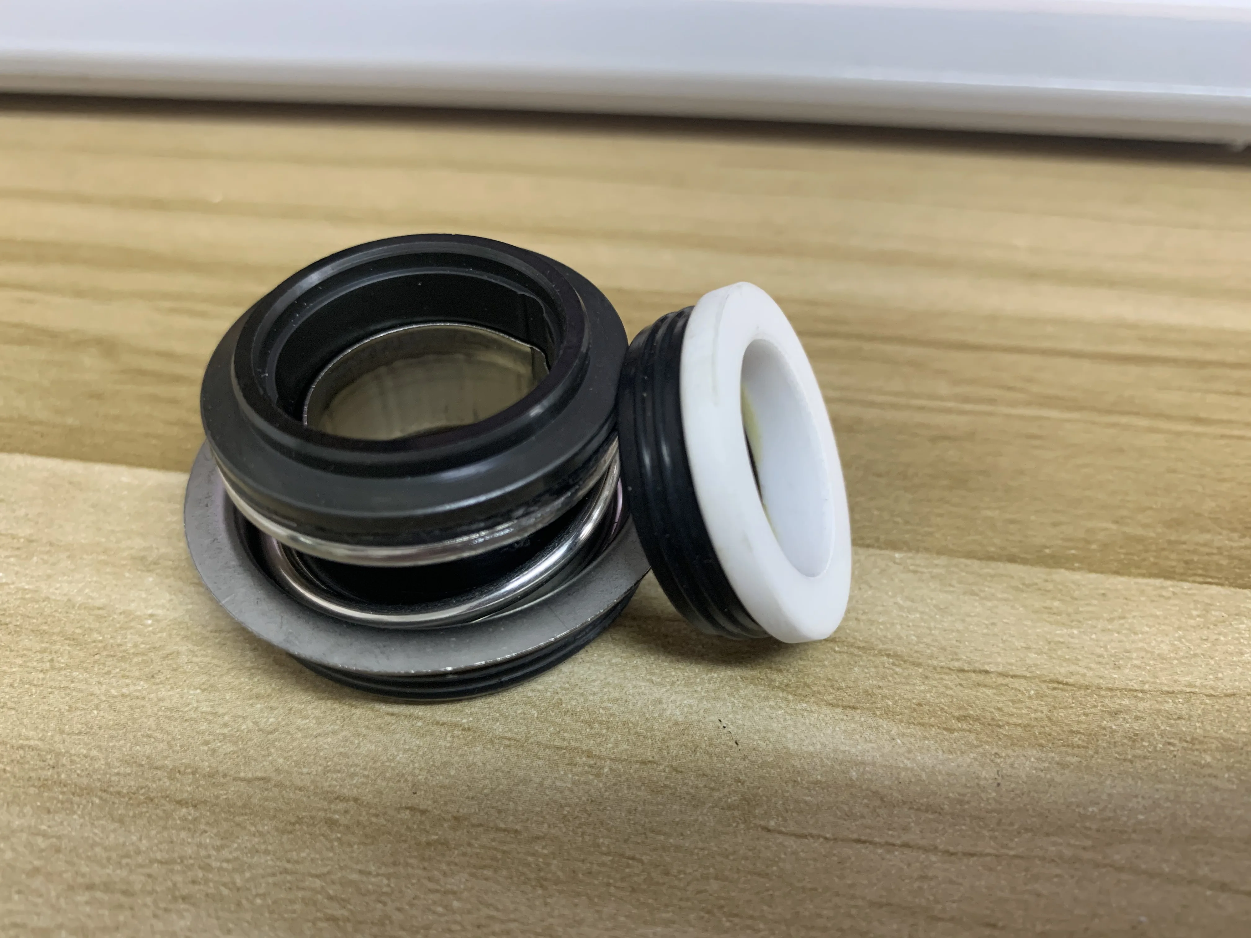 SB-17S (d2=35mm, d7=25mm) AutoMobile Mechanical Seal For Automobile Water Pump (Material:Carbon/Ceramic/NBR)
SB-17S (d2=35mm, d7=25mm) AutoMobile Mechanical Seal For Automobile Water Pump (Material:Carbon/Ceramic/NBR)