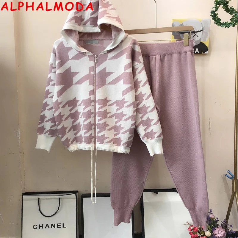 Женский костюм с капюшоном ALPHALMODA, свитер с капюшоном и штаны, модный костюм из 2 предметов, на зиму, джемпер на молнии, свободный топ и брюки
Женский костюм с капюшоном ALPHALMODA, свитер с капюшоном и штаны, модный костюм из 2 предметов, на зиму, джемпер на молнии, свободный топ и брюки