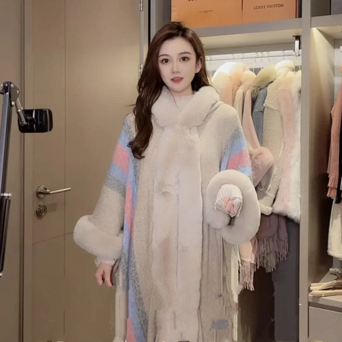 Fur Capes Women Winter Warm Coats Outwear Female Fashion Poncho Cloak Knitted 2021 New Warm Coat Women's Poncho Capes Sweaters
Fur Capes Women Winter Warm Coats Outwear Female Fashion Poncho Cloak Knitted 2021 New Warm Coat Women's Poncho Capes Sweaters