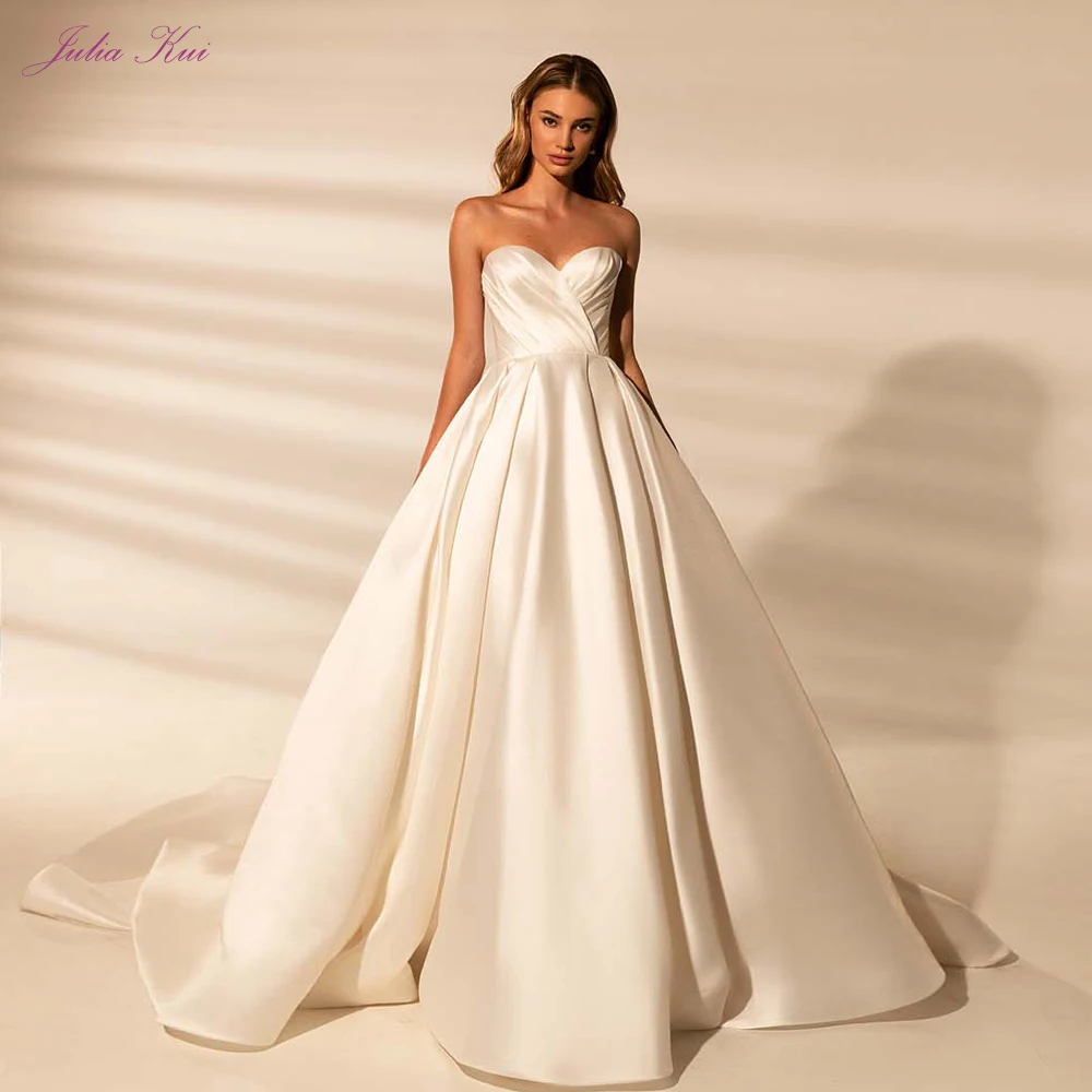 Julia Kui Cutom Made Sweetheart Off The Shoulder Ball Gown Wedding Dress Ruched Pleat Lustrous Satin Court Train Bridal Gowns
Julia Kui Cutom Made Sweetheart Off The Shoulder Ball Gown Wedding Dress Ruched Pleat Lustrous Satin Court Train Bridal Gowns