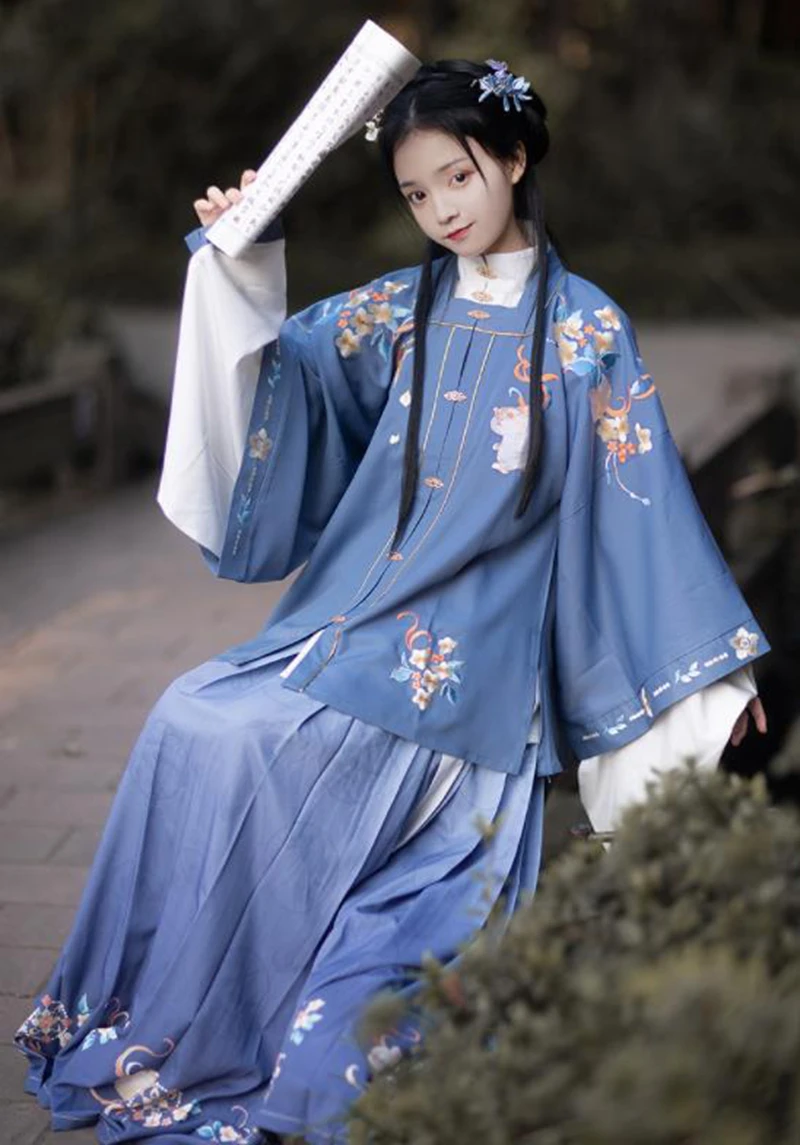Hanfu women square collar half-sleeve Ming-made Hanfu short jacket embroidered pleated skirt traditional Hanfu girl drss
Hanfu women square collar half-sleeve Ming-made Hanfu short jacket embroidered pleated skirt traditional Hanfu girl drss