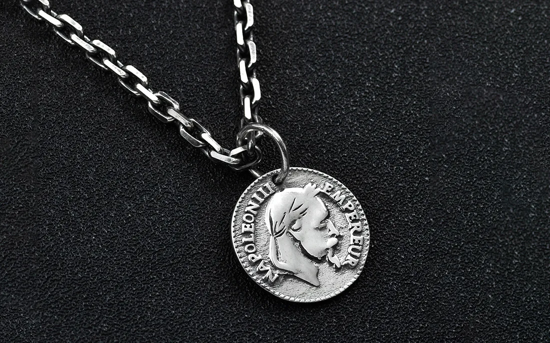 100% S925 Silver Face Coin Pendant Retro Thai Silver European and American Trendy Male Couple Round Simple Face Pendant
100% S925 Silver Face Coin Pendant Retro Thai Silver European and American Trendy Male Couple Round Simple Face Pendant