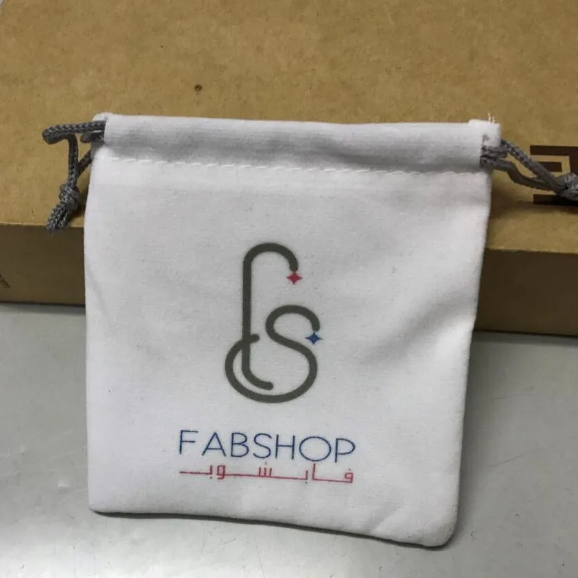 velvet drawstring bags jewelry bags wholesale custom10*10cm and 15*15cm gift storage bags for gift jewelry packaging
velvet drawstring bags jewelry bags wholesale custom10*10cm and 15*15cm gift storage bags for gift jewelry packaging
