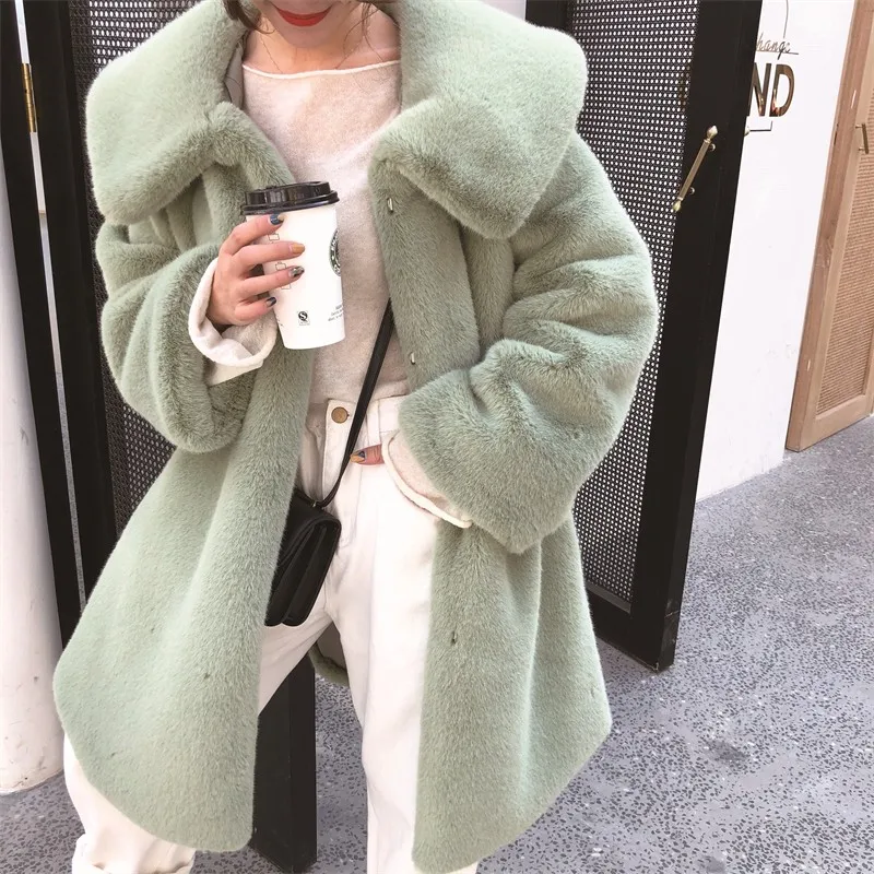 Winter Women Fashion Korean Vintage Lapel Thickened Imitation Mink Fluffy Loose Casual Coat Oversized Chunky Outerwear Overcoat
Winter Women Fashion Korean Vintage Lapel Thickened Imitation Mink Fluffy Loose Casual Coat Oversized Chunky Outerwear Overcoat