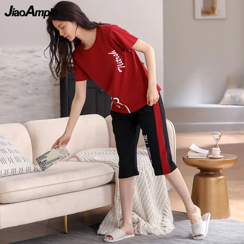 Пижама женская летняя из 100% хлопка с круглым вырезом и короткими рукавами
Пижама женская летняя из 100% хлопка с круглым вырезом и короткими рукавами