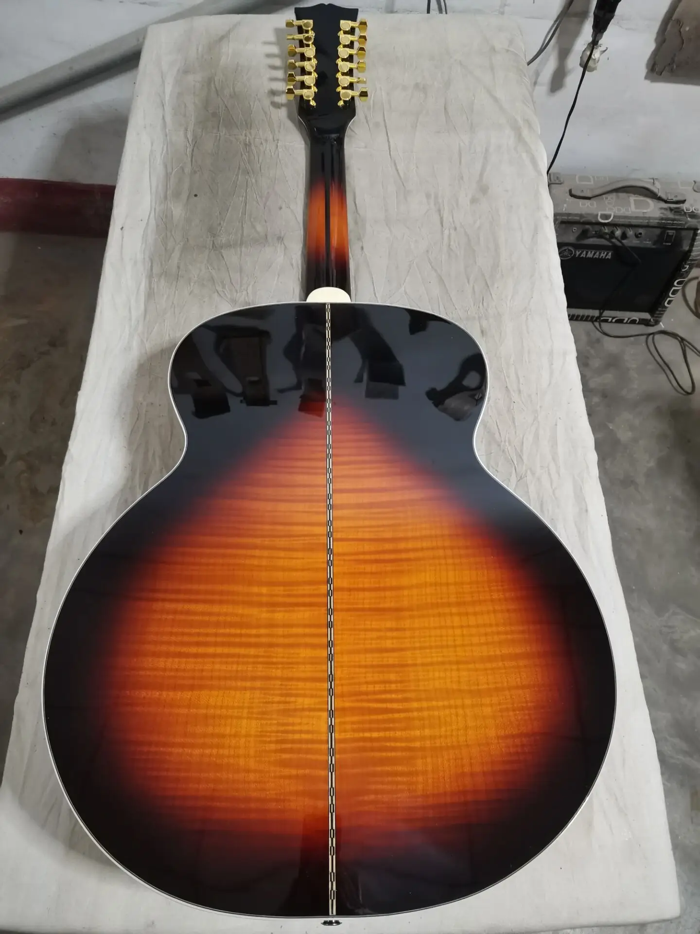 Бесплатная доставка, обновленная 12-струнная гитара sunburst, огненная Кленовая твердая ель, Джамбо 43 дюйма, 12-струнная акустическая электрическая гитара
Бесплатная доставка, обновленная 12-струнная гитара sunburst, огненная Кленовая твердая ель, Джамбо 43 дюйма, 12-струнная акустическая электрическая гитара
