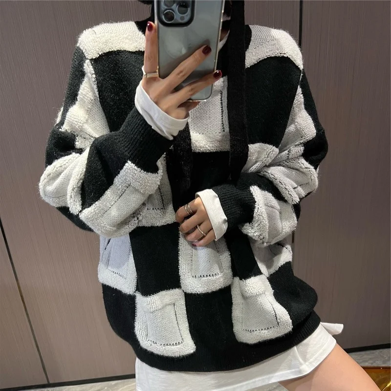 2023 Autumn And Winter New Hit Color Round Neck Color Block Sweater Women Plaid Long-sleeved Knitted Pullover Top
2023 Autumn And Winter New Hit Color Round Neck Color Block Sweater Women Plaid Long-sleeved Knitted Pullover Top