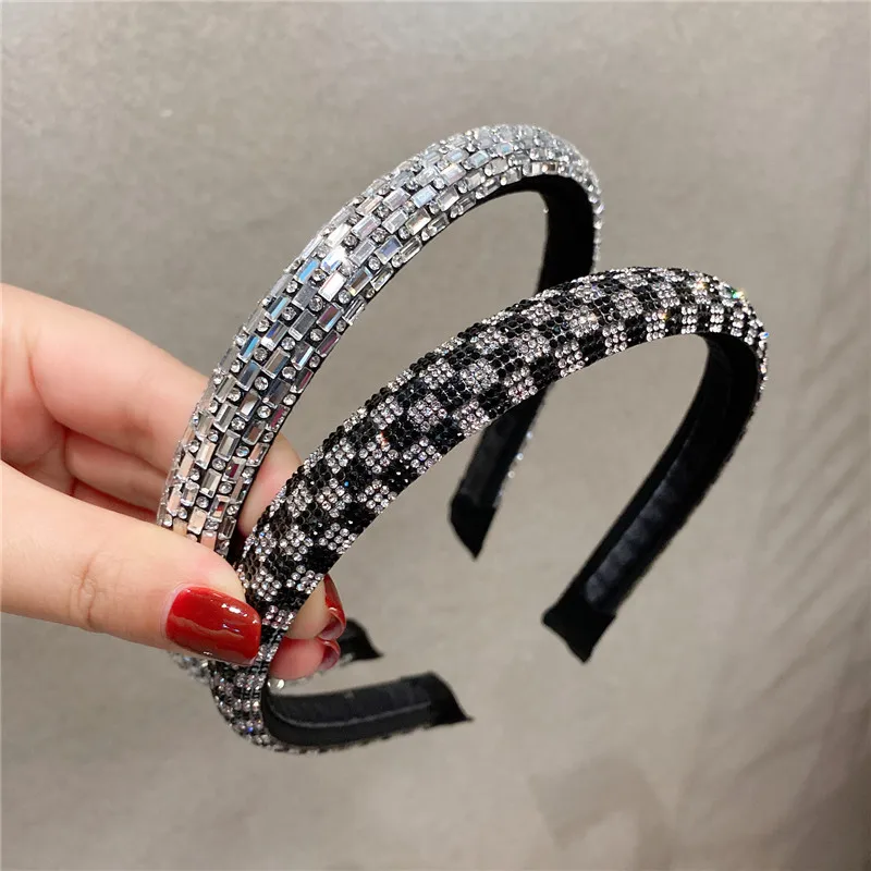 Shiny Clear Crystals Headband Women Hair Accessories Outdoor Trendy Headdress Black White Rhinestones Hairband Tiny Head Hoop
Shiny Clear Crystals Headband Women Hair Accessories Outdoor Trendy Headdress Black White Rhinestones Hairband Tiny Head Hoop