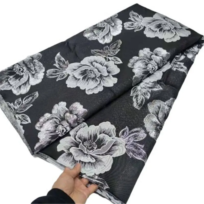 Fashion African Brocade Lace Fabric 5 Yards French Brocade Lace Fabric High Quality For Party Wedding Dress Cloth
Fashion African Brocade Lace Fabric 5 Yards French Brocade Lace Fabric High Quality For Party Wedding Dress Cloth