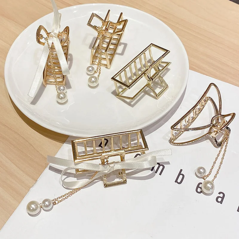 Fashion Hollow Geometric Hair Claw Crab Hair Clip Silk Bow Pearl Hair Clip For Women 2022 Girl Hairgrips Hair Accessories
Fashion Hollow Geometric Hair Claw Crab Hair Clip Silk Bow Pearl Hair Clip For Women 2022 Girl Hairgrips Hair Accessories