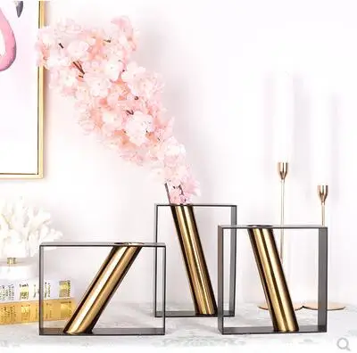 Creative European vase decoration metal round tube American table light luxury home living room simulation flower arrangement
Creative European vase decoration metal round tube American table light luxury home living room simulation flower arrangement
