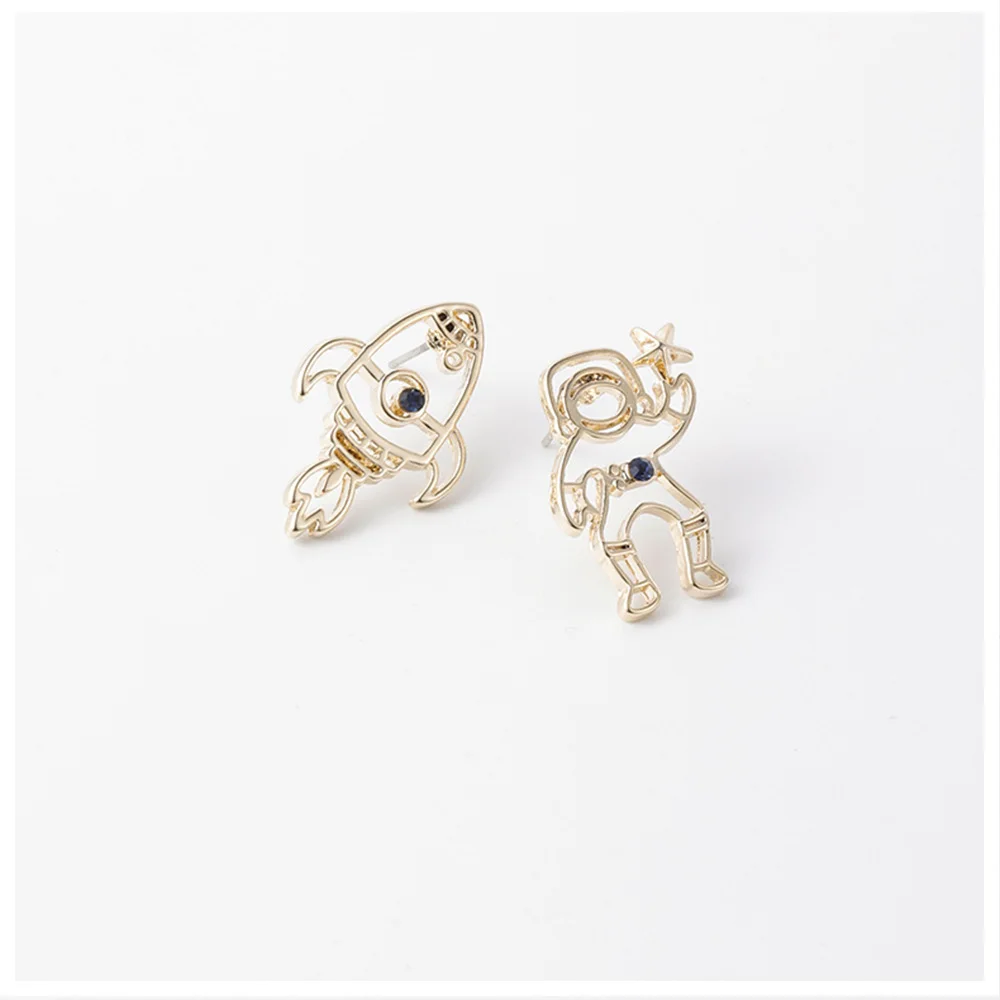 2021 Fashion New Arrival 100% 925 Silver Needle Hollow-out Cute Spaceman Shape Asymmetry Alloy Stud Earrings
2021 Fashion New Arrival 100% 925 Silver Needle Hollow-out Cute Spaceman Shape Asymmetry Alloy Stud Earrings