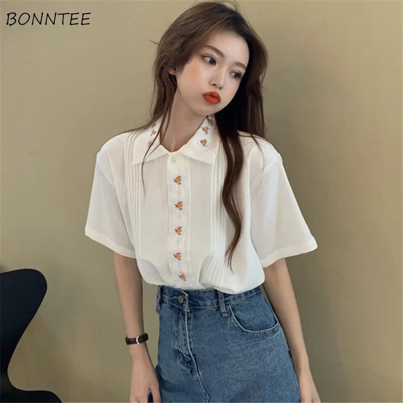 Shirts Women Vintage Flower Embroidery Ladies Summer Design Ins All-match Trendy Casual Short Sleeve Harajuku Mujer Tops Chemise
Shirts Women Vintage Flower Embroidery Ladies Summer Design Ins All-match Trendy Casual Short Sleeve Harajuku Mujer Tops Chemise