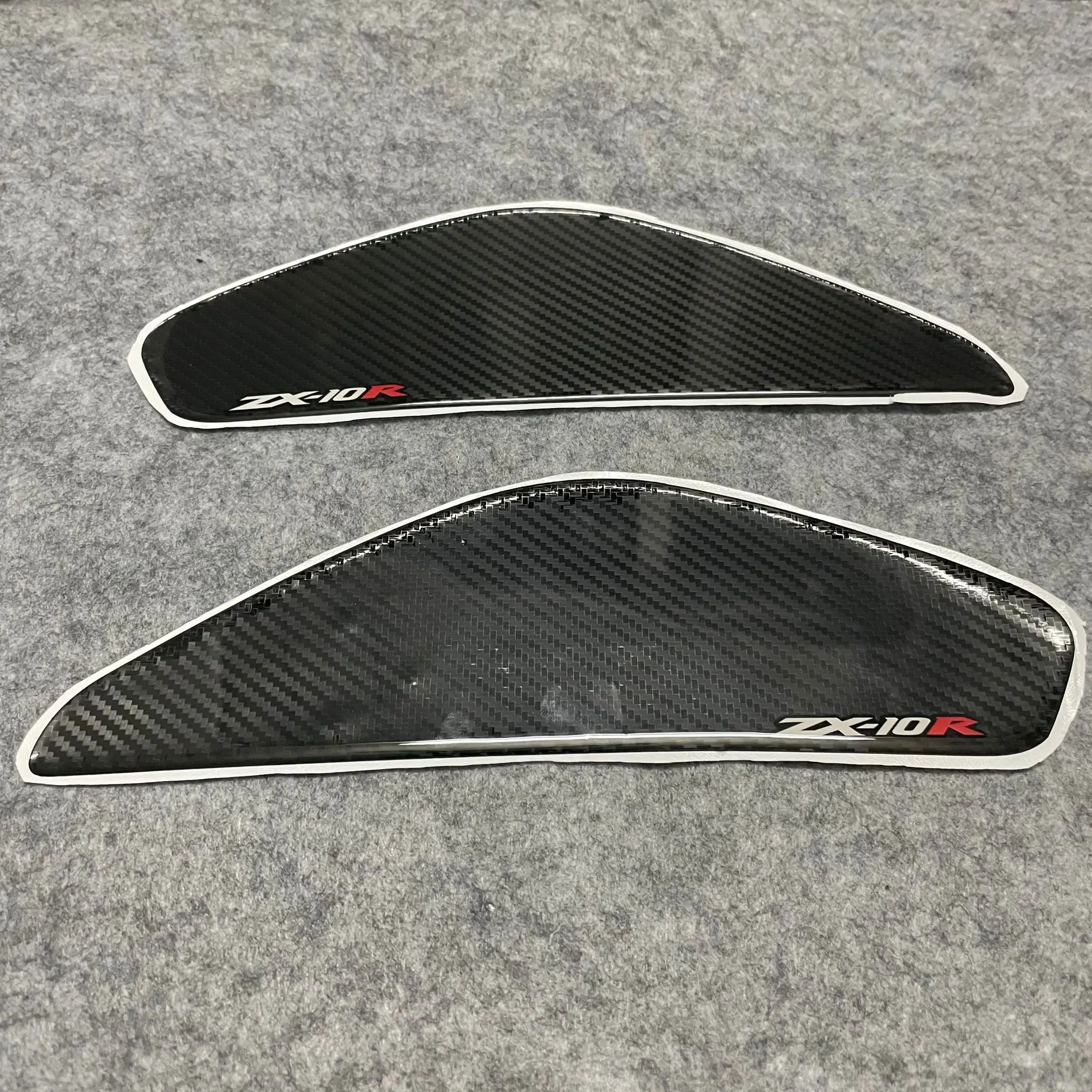 For kawaski ZX10R ZX-10R 2011-2021 Motorcycle Fuel tank Rubber Sticker Protector Sheath Knee Tank pad Grip Decal Anti-slip
For kawaski ZX10R ZX-10R 2011-2021 Motorcycle Fuel tank Rubber Sticker Protector Sheath Knee Tank pad Grip Decal Anti-slip