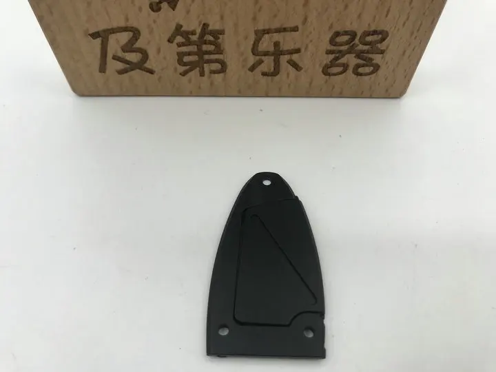 Оригинальная и новая крышка Ibz trussrod от headstock, легкое перемещение, Сделано в Корее, черная, с 3 винтами, 1 шт.
Оригинальная и новая крышка Ibz trussrod от headstock, легкое перемещение, Сделано в Корее, черная, с 3 винтами, 1 шт.
