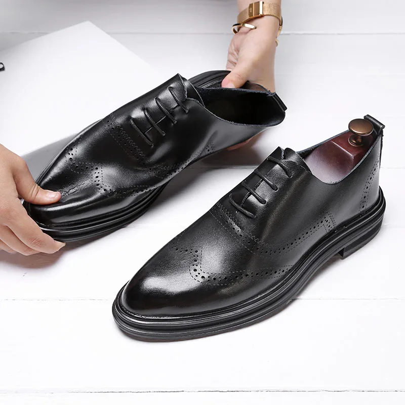 2022 Genuine Leather Dress Men Shoes Lace Up Italy Retro Business Wedding Formal Flats Shoes for Men
2022 Genuine Leather Dress Men Shoes Lace Up Italy Retro Business Wedding Formal Flats Shoes for Men