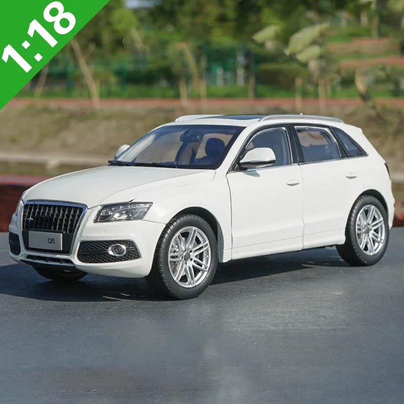 Diecast Alloy Vehicle 1/18 Scale Q5 Car Model Static Display Ornaments Adult Toys for Boys Children Gifts 18 Year
Diecast Alloy Vehicle 1/18 Scale Q5 Car Model Static Display Ornaments Adult Toys for Boys Children Gifts 18 Year