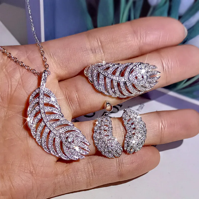 2021 Europe and America Feather Jewelry Sets For Women Wedding Bridal Fashion AAA Zirconia Necklaces Earrings Ring Jewelry Gifts
2021 Europe and America Feather Jewelry Sets For Women Wedding Bridal Fashion AAA Zirconia Necklaces Earrings Ring Jewelry Gifts