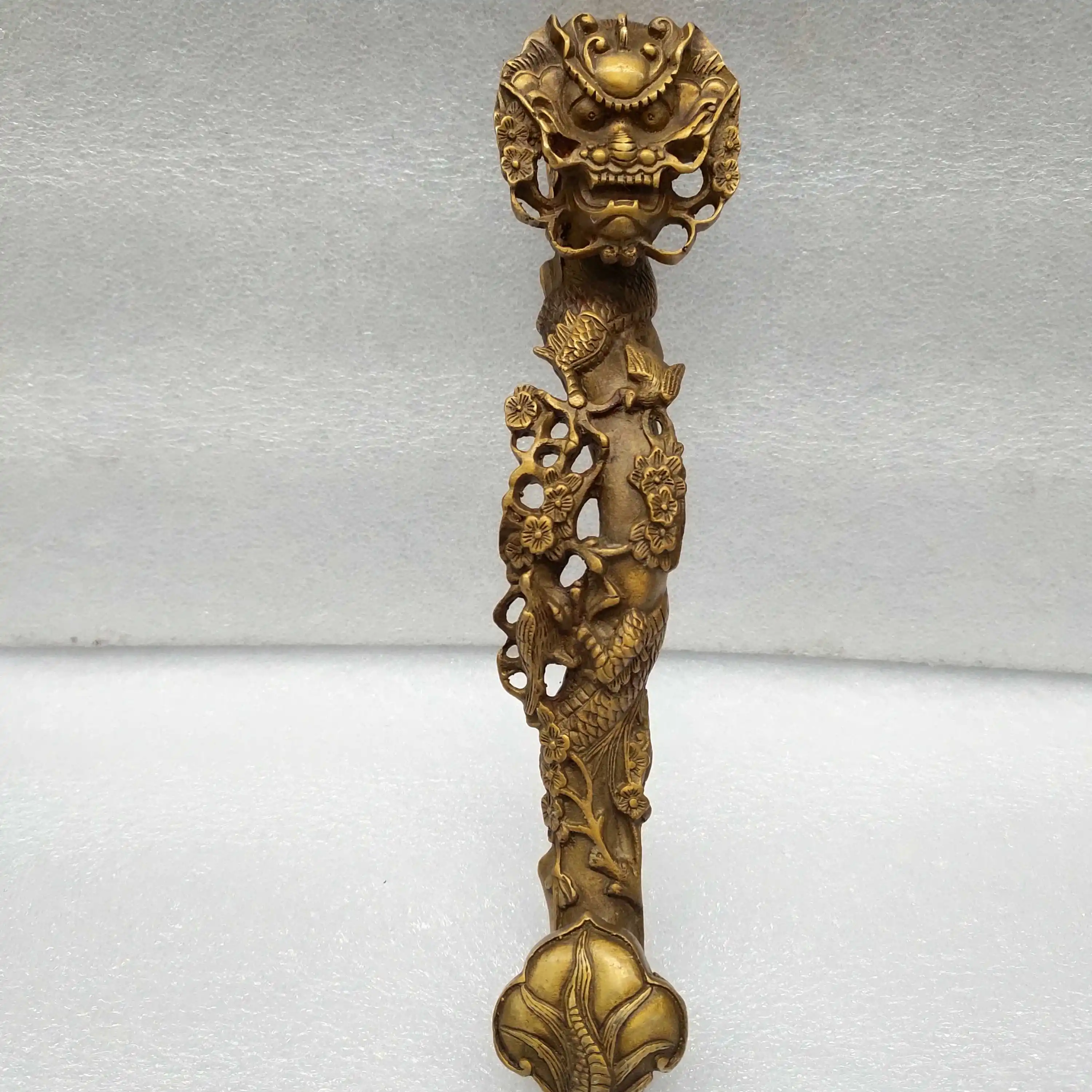Pure copper dragon Ruyi, zhenzhai Zhaocai Nafu, home decoration, arts and crafts, gifts and ornaments
Pure copper dragon Ruyi, zhenzhai Zhaocai Nafu, home decoration, arts and crafts, gifts and ornaments
