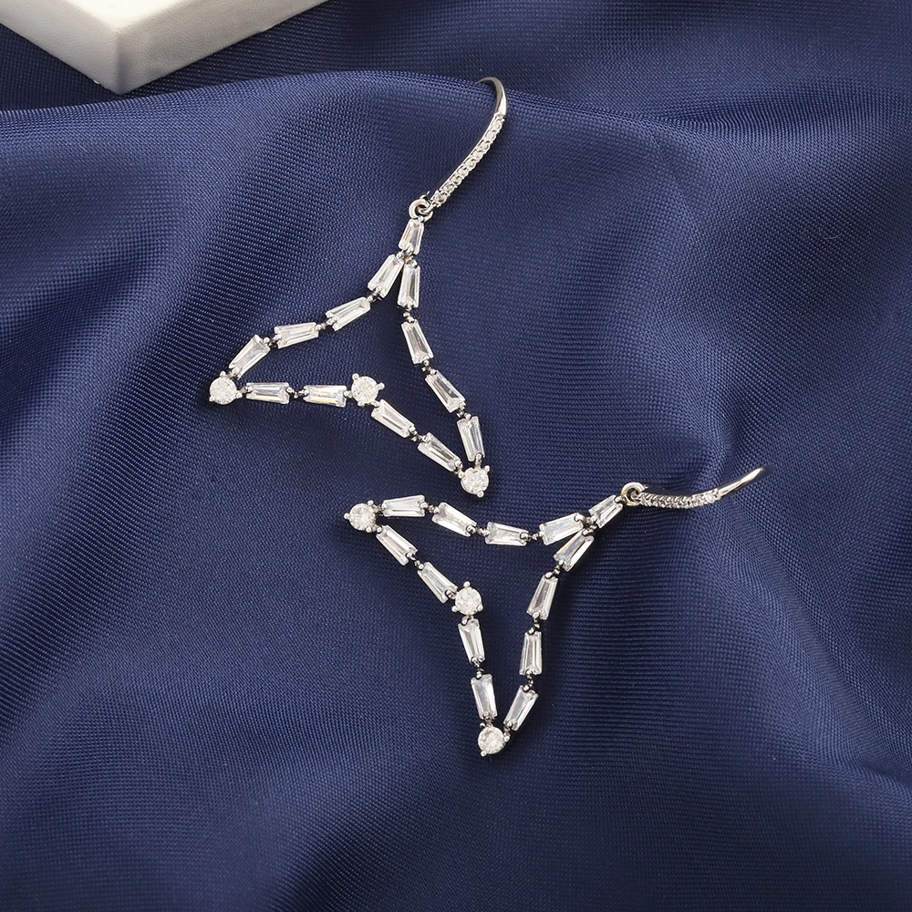 Mermaid Tail Minimalist Earrings Transparent Aaa Zircon Irregular Exquisite Banquet Jewelry for Women Oorbellen Voor Vrouwen
Mermaid Tail Minimalist Earrings Transparent Aaa Zircon Irregular Exquisite Banquet Jewelry for Women Oorbellen Voor Vrouwen