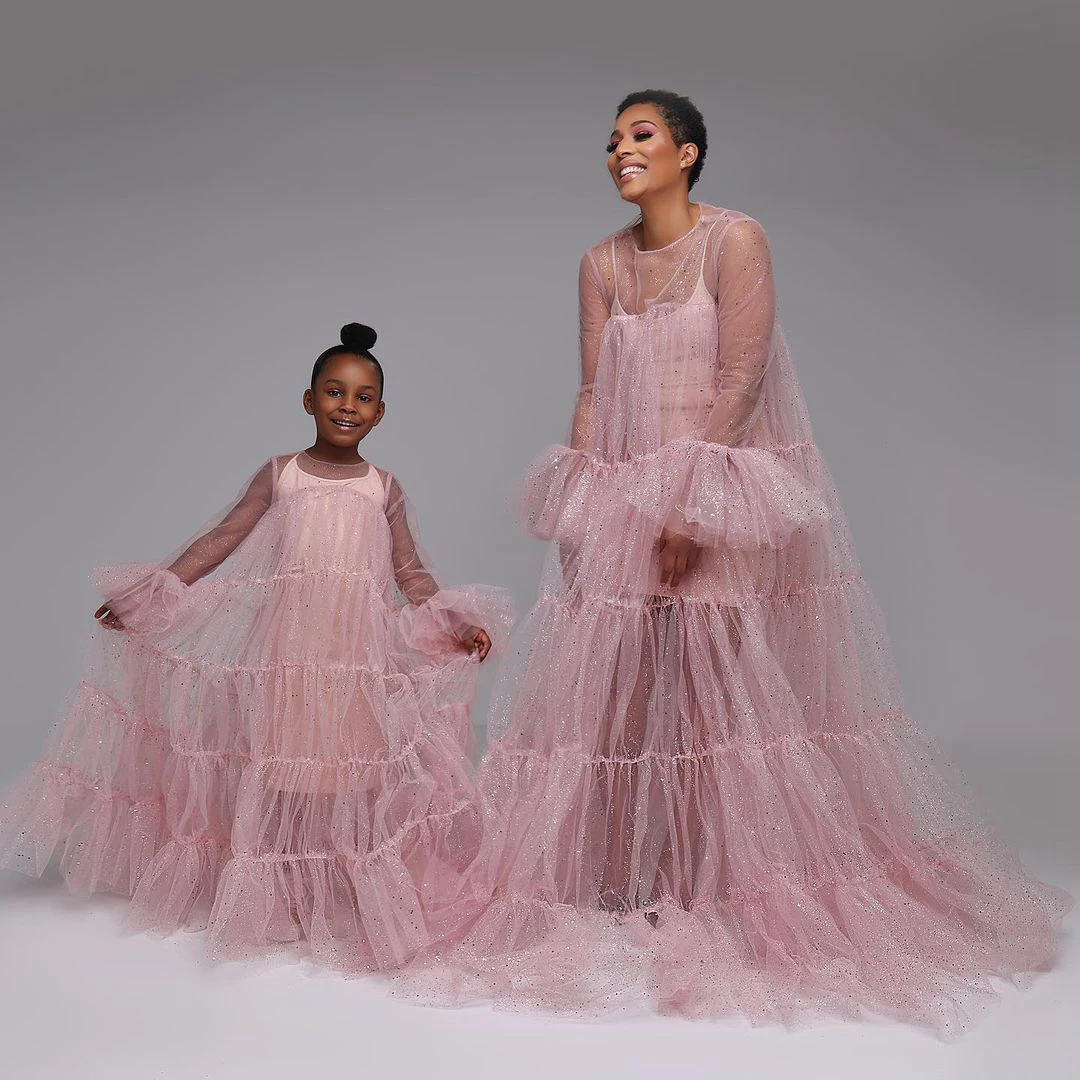Sparkling Tulle Mother And Kid Dresses For Photo Shoot Long Sleeves See Thru Sequins Tulle Mom And Me Evening Prom Gowns
Sparkling Tulle Mother And Kid Dresses For Photo Shoot Long Sleeves See Thru Sequins Tulle Mom And Me Evening Prom Gowns