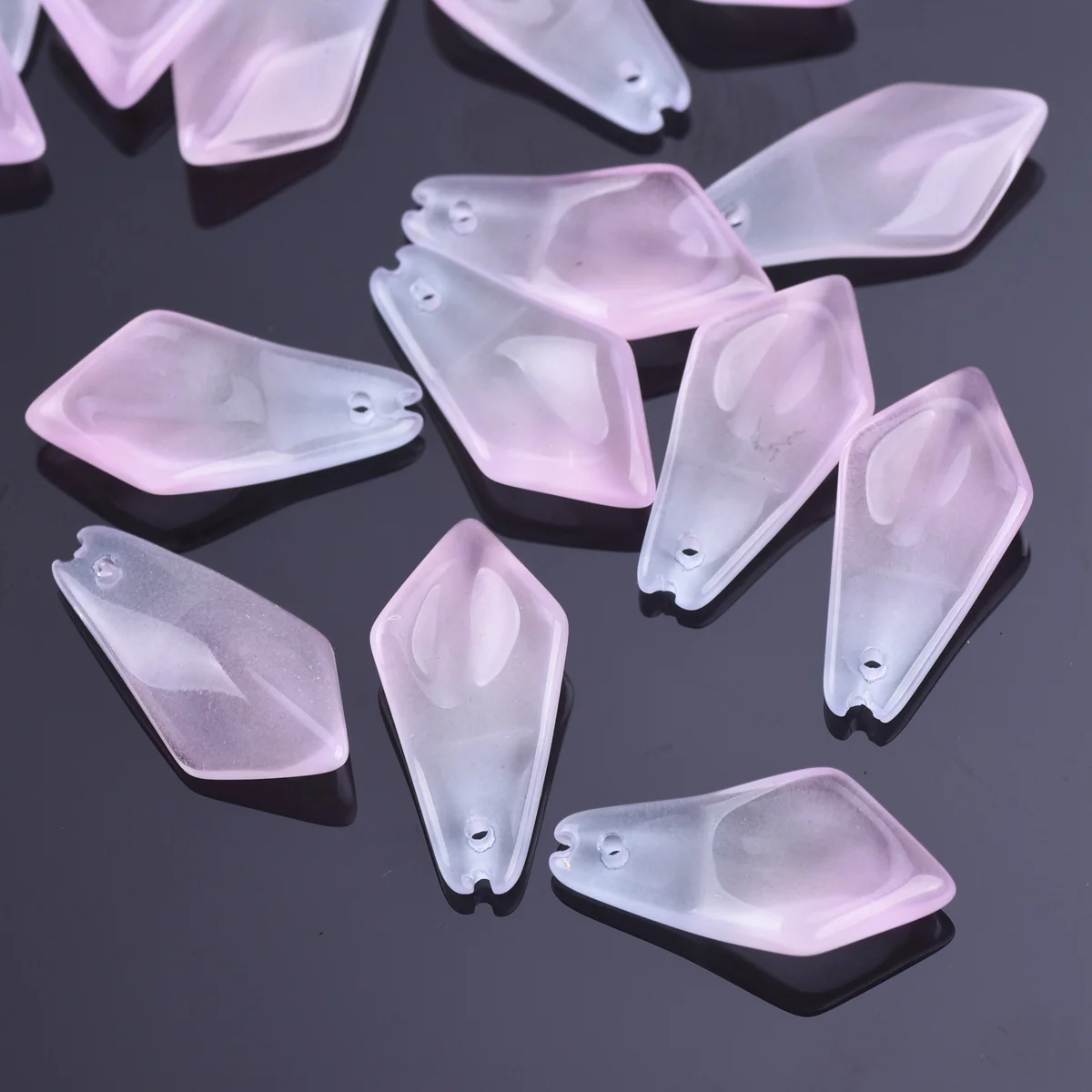 10pcs Blue Pink 25x12mm Flower Petal Shape Crystal Lampwork Glass Loose Top Drilled Pendants Beads lot for Jewelry Making DIY
10pcs Blue Pink 25x12mm Flower Petal Shape Crystal Lampwork Glass Loose Top Drilled Pendants Beads lot for Jewelry Making DIY