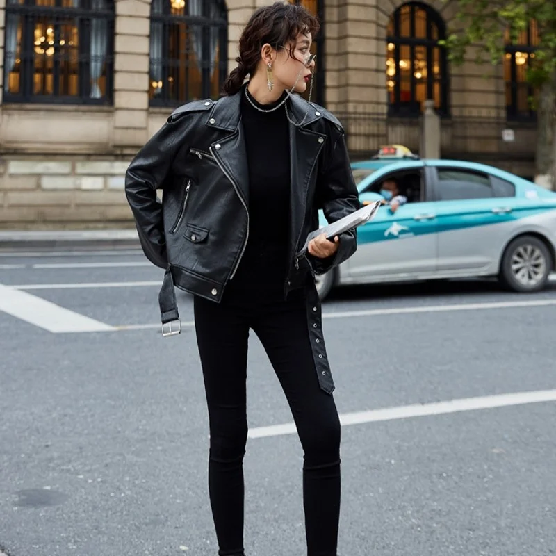 Autumn Spring New Leather Jacket Women Short Coat Hip Hop Zipper Loose Turn-Down Collar Fashion High Street Casual Outerwear
Autumn Spring New Leather Jacket Women Short Coat Hip Hop Zipper Loose Turn-Down Collar Fashion High Street Casual Outerwear