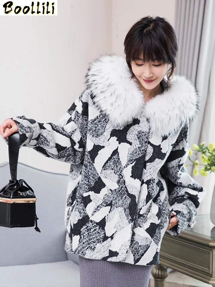 New Boollili 2023 Warm Winter Jacket Women Cotton and Wool Coat Female Natural Raccoon Fur Collar Hooded Woolen Coats
New Boollili 2023 Warm Winter Jacket Women Cotton and Wool Coat Female Natural Raccoon Fur Collar Hooded Woolen Coats