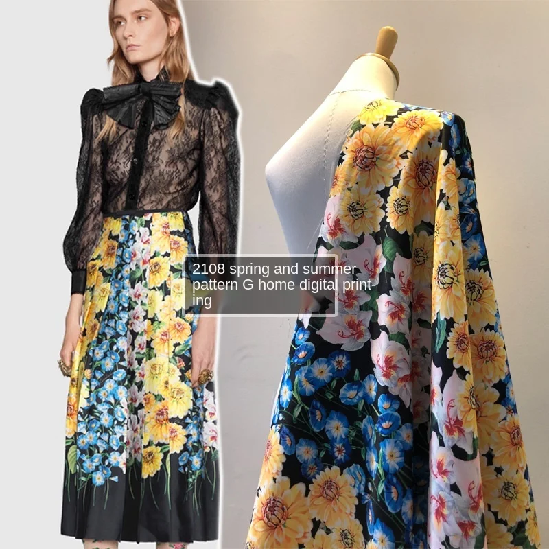 100% Polyester Italian Luxury Brand Fashion Printed Fabric Cloth by the Meter
100% Polyester Italian Luxury Brand Fashion Printed Fabric Cloth by the Meter