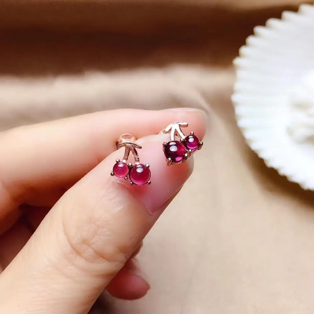 Natural And Real Original Garnet earring Free shipping Natural real garnet 925 sterling silver earrings
Natural And Real Original Garnet earring Free shipping Natural real garnet 925 sterling silver earrings